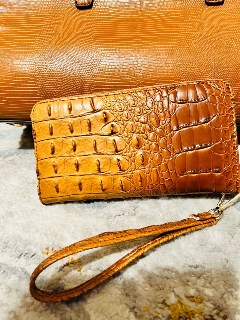 Michael Kors (NOT) Multi-Color Croc-Embossed Leather Tote/Crossbody with Wallet - Picture 8 of 11